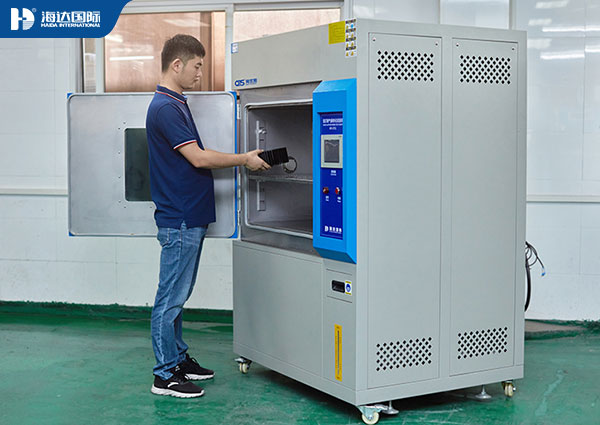 氙燈老化試驗箱如何為醫(yī)療級硅膠制品保駕護航